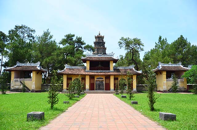 Thien-Mu-Pagoda-1