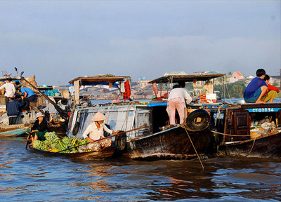 Cai Be floating market Vietnam