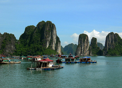 fishing villages floating - Halong Vietnam